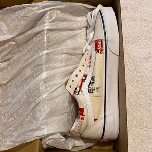 Unworn vans , size 6.5 in men and 8.0 in women.